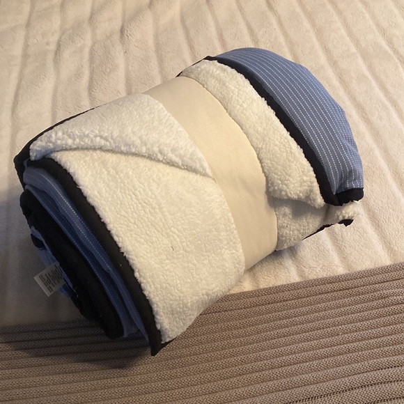 Levi’s Sherpa blanket - Picture 4 of 5
